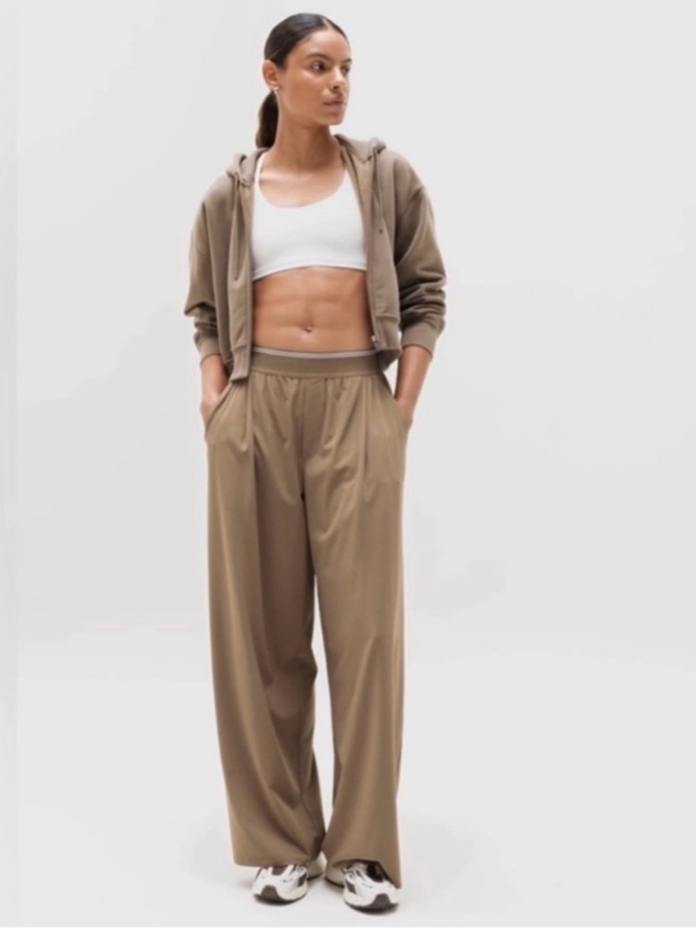 NWT Athleta Stratosphere Wide Leg Pull-On Pants in Taupe Medium Tall